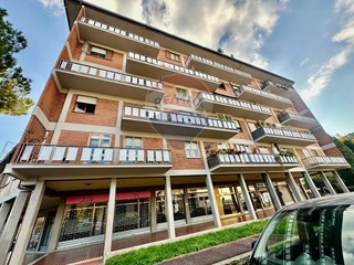 Appartamento in Affitto a Prato, 1'300€, 135 m²