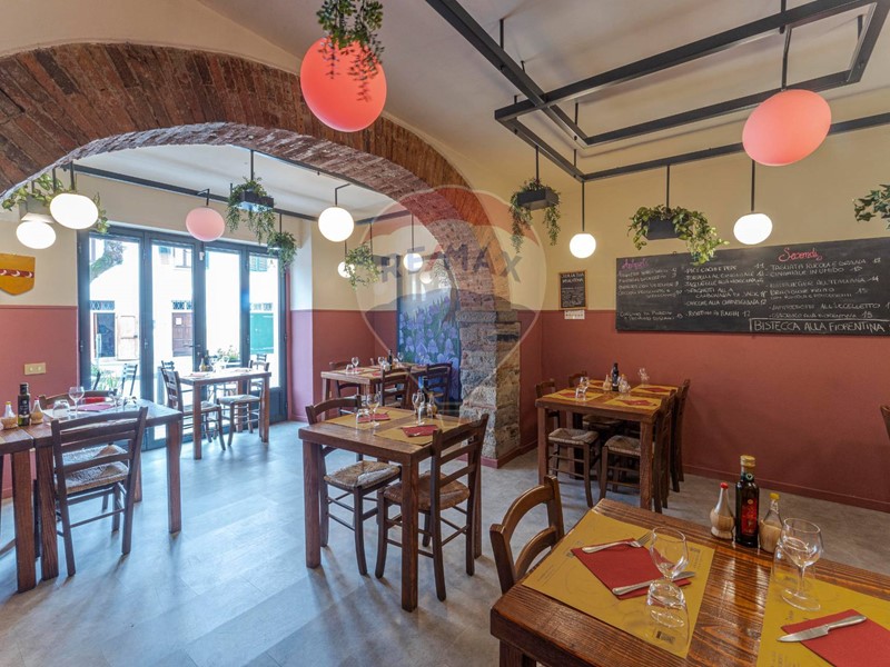 Immobile commerciale in Vendita a Greve in Chianti, 180'000€, 89 m²