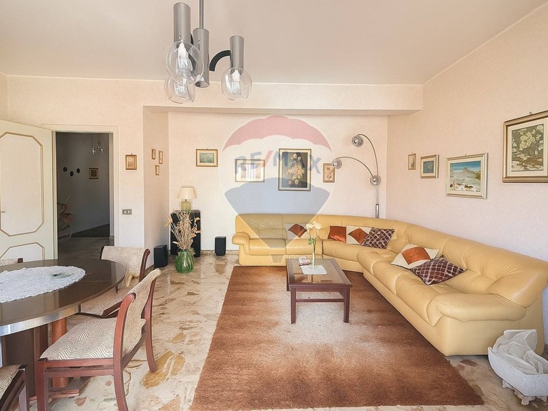 Appartamento in Vendita a Calatabiano, 72'000€, 129 m²