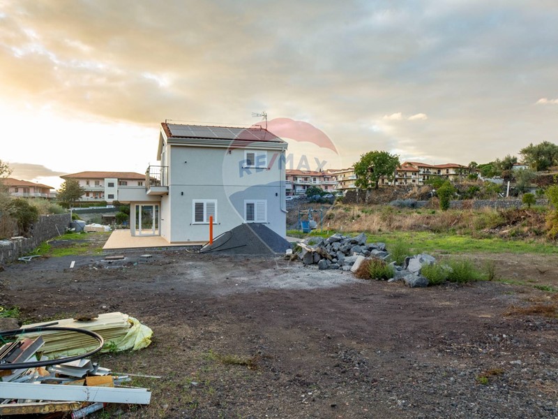 Trilocale in Vendita a Tremestieri Etneo, 500'000€, 150 m²