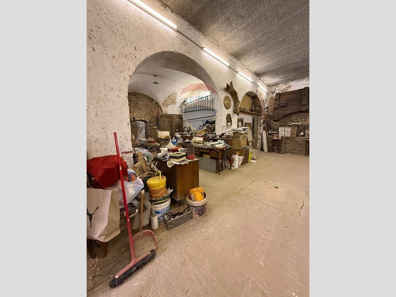 Laboratorio in Vendita a Catania, 58'000€, 176 m²
