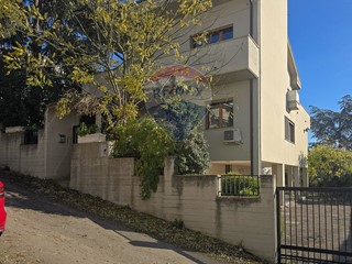 Villa in Vendita a Pescara, 359'000&euro;, 280 m²