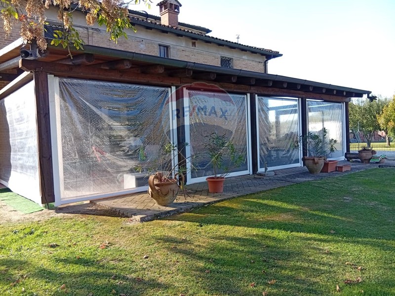 Villa in Vendita a Vigarano Mainarda, 300'000€, 257 m²