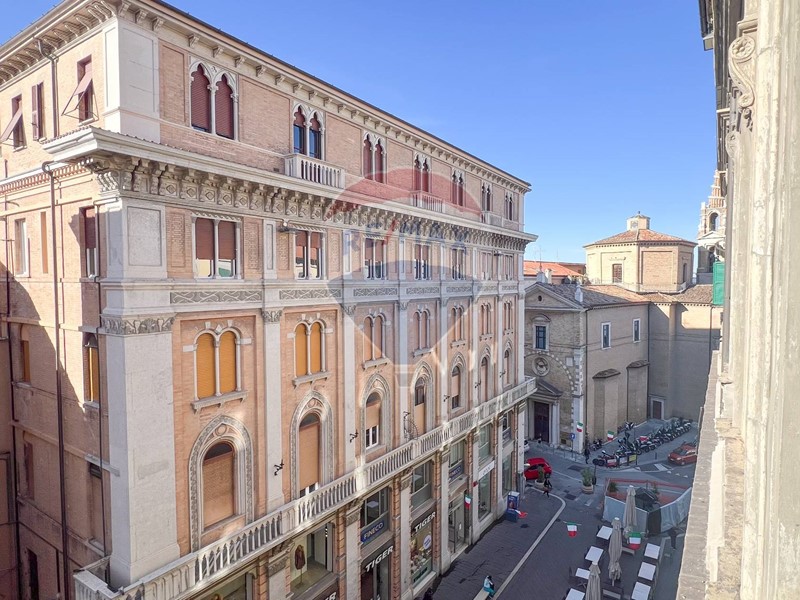 Appartamento in Vendita a Ancona, 497'000€, 350 m²