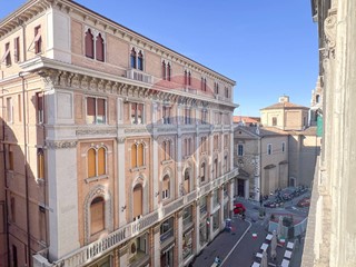 Appartamento in Vendita a Ancona, 497'000€, 350 m²