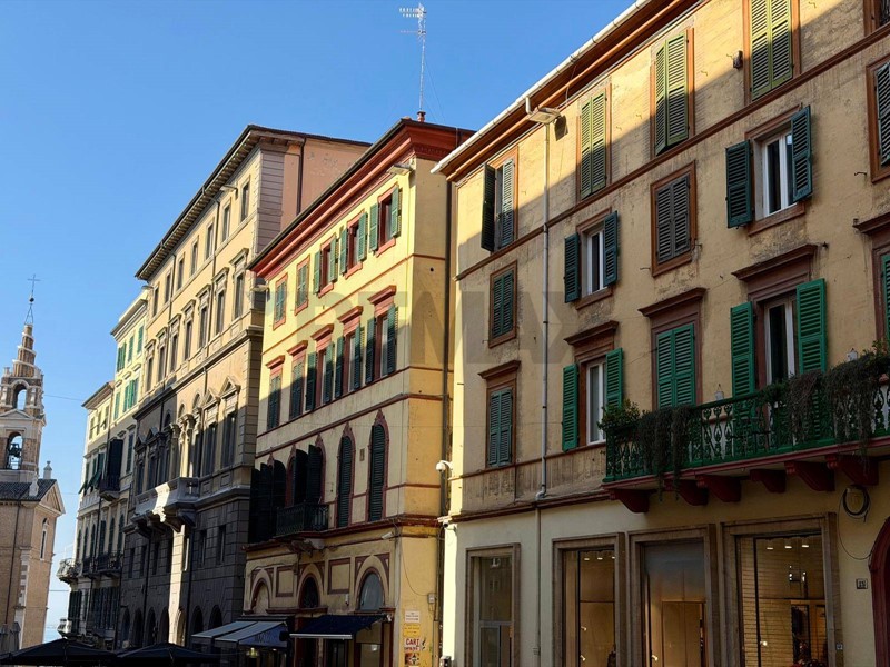 Appartamento in Vendita a Ancona, 497'000&euro;, 350 m²