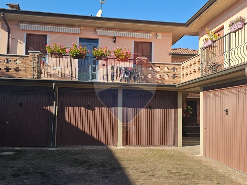 Trilocale in Vendita a Sannazzaro de' Burgondi, 81'000&euro;, 80 m²