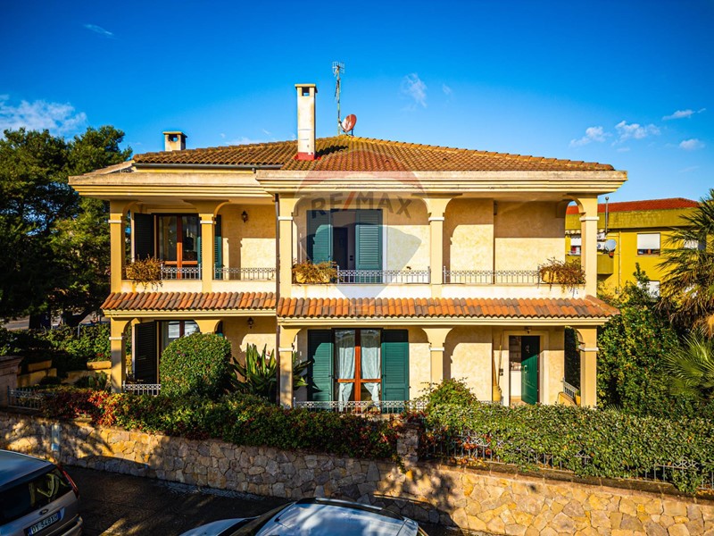 Villa in Vendita a Alghero, 950'000&euro;, 295 m²