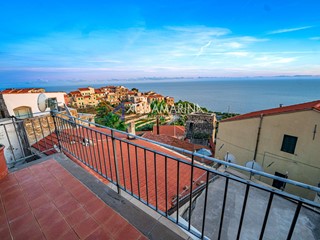 Trilocale in Vendita a Cipressa, 310'000&euro;, 95 m²