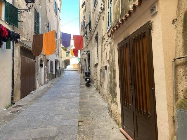 Magazzino in Vendita a Ventimiglia, 45'000&euro;, 30 m²