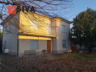 Casa Indipendente in Vendita a Bagnacavallo, 250'000&euro;, 245 m²