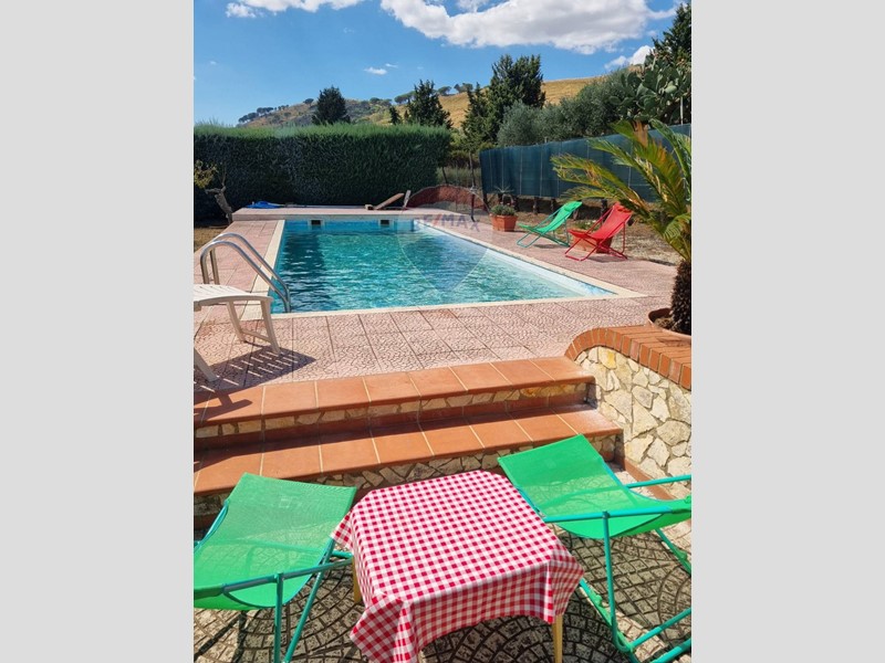 Villa in Vendita a Piazza Armerina, 550'000&euro;, 309 m²