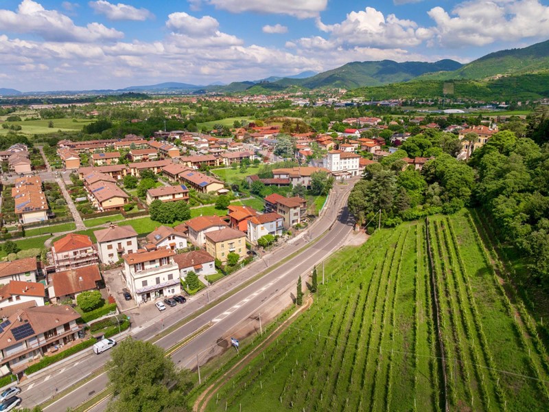 Trilocale in Vendita a Cellatica, 145'000&euro;, 138 m²