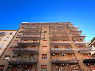 Appartamento in Vendita a Palermo, 175'000€, 140 m²