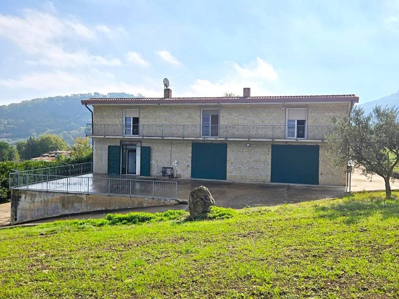 Casa Indipendente in Vendita a Torre le Nocelle, 120'000&euro;, 320 m²