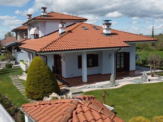 Villa in Vendita a Mondovì, 395'000&euro;, 326 m²
