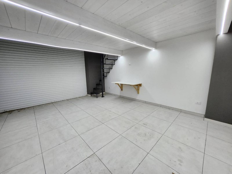 Magazzino in Affitto a Lamezia Terme, 250€, 50 m²