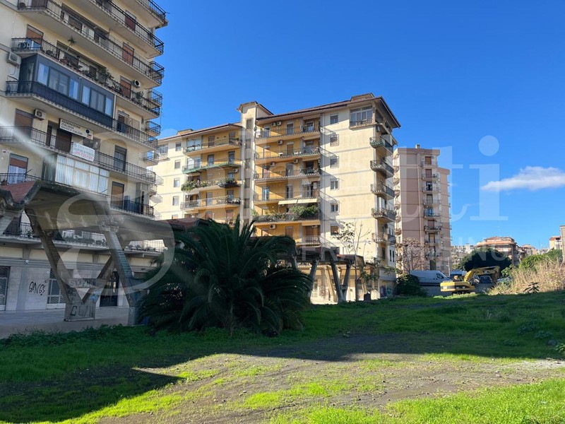Quadrilocale in Affitto a Catania, 950€, 152 m²