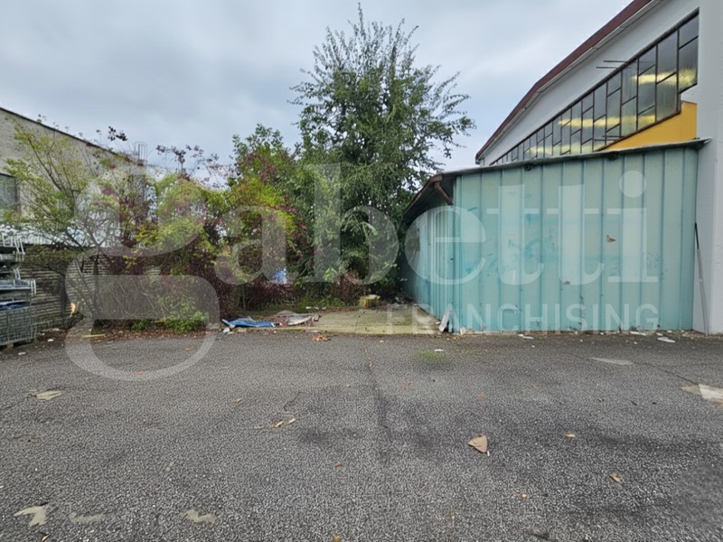 Capannone in Vendita a Gussago, 400'000&euro;, 573 m²