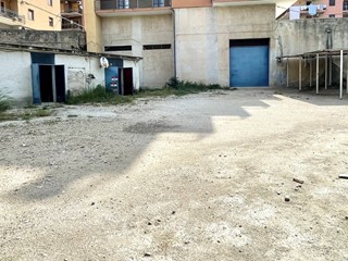 Capannone in Vendita a Siracusa, 300'000€, 430 m²