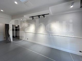 Negozio in Affitto a Bari, 1'000&euro;, 50 m²