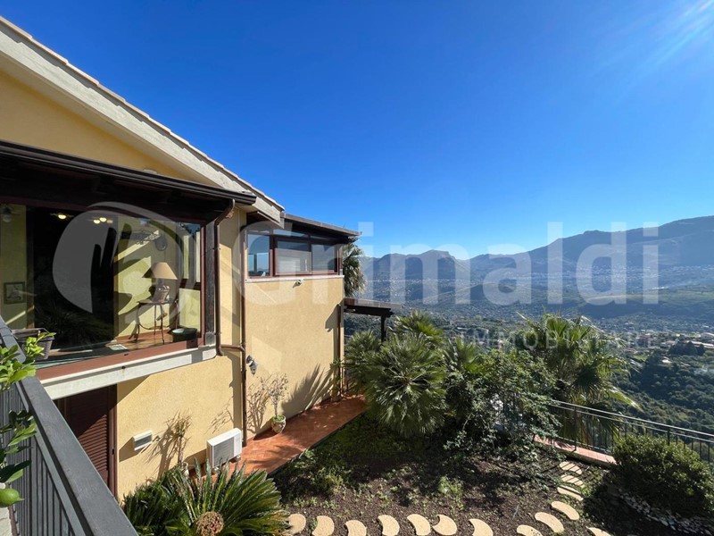 Villa bifamiliare in Vendita a Monreale, 290'000€, 160 m²