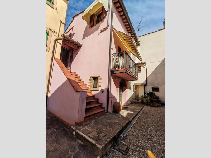 Casa Indipendente in Vendita a Arezzo, 169'000€, 120 m²
