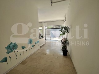 Negozio in Vendita a Rovigo, 240'000€, 250 m², arredato