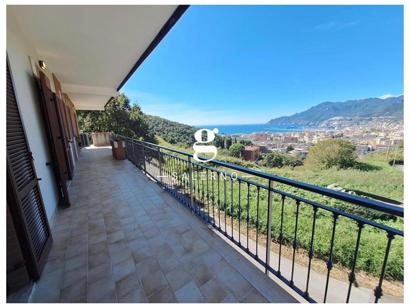 Appartamento in Vendita a Salerno, 850'000€, 265 m², arredato