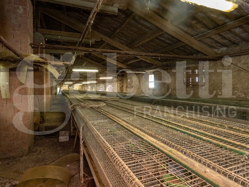 Capannone in Vendita a Este, 100'000&euro;, 600 m²