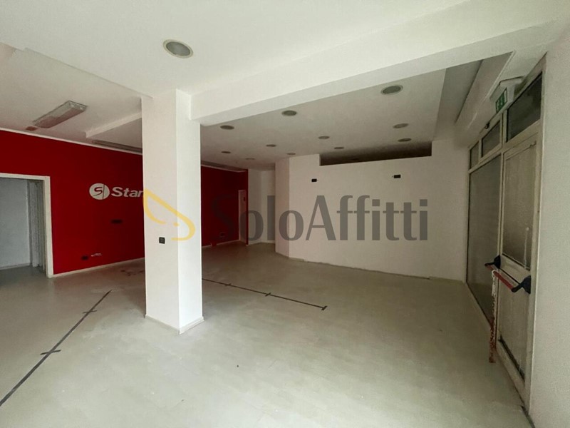 Capannone in Affitto a Reggio Calabria, zona Stadio, 1'100&euro;, 90 m²