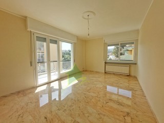 Trilocale in Affitto a Sanremo, zona Foce, 1'050&euro;, 101 m²