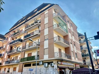Bilocale in Vendita a Guidonia Montecelio, zona Guidonia, 150'000€, 85 m²