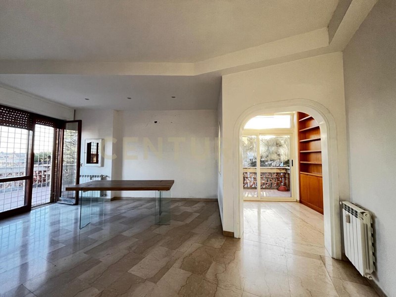 Appartamento in Affitto a Roma, 2'500€, 222 m²