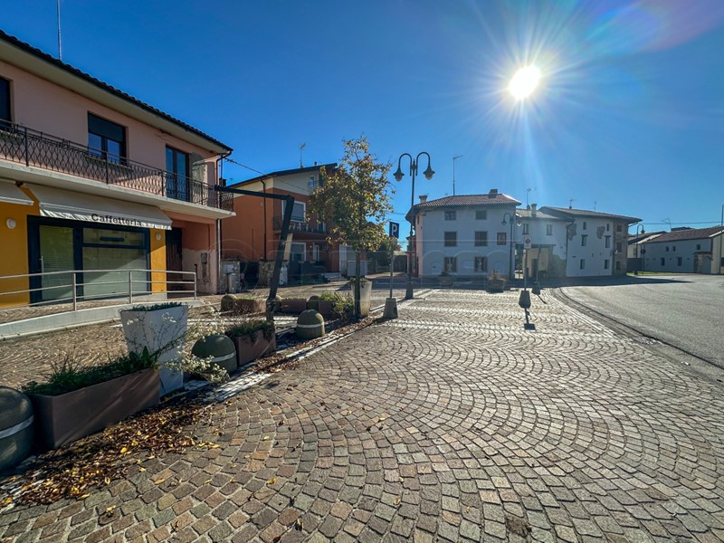 Immobile commerciale in Vendita a Mortegliano, zona Chiasiellis, 189'000€, 95 m², arredato
