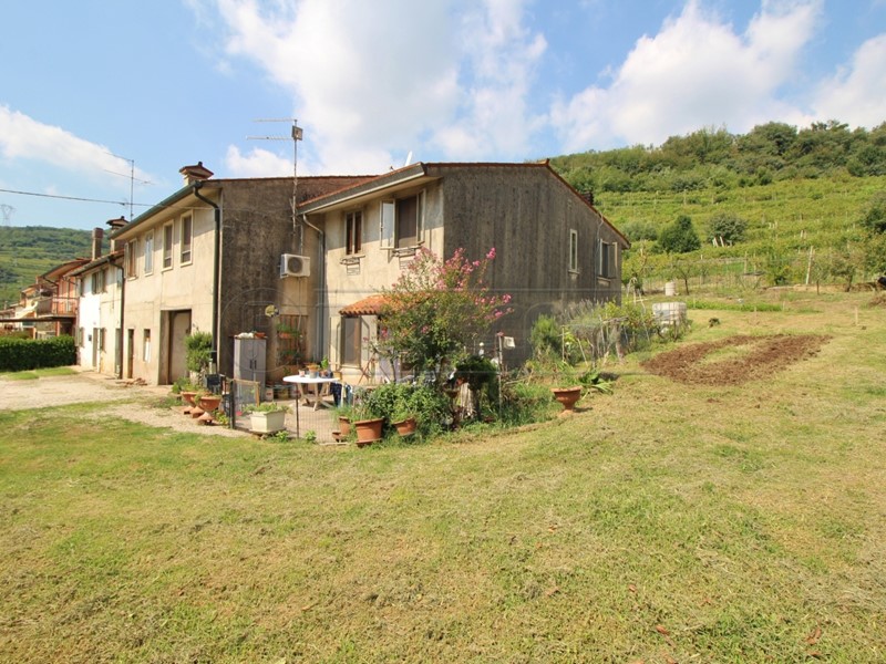 Casa Semi Indipendente in Vendita a Gambellara, 165'000&euro;, 530 m², con Box
