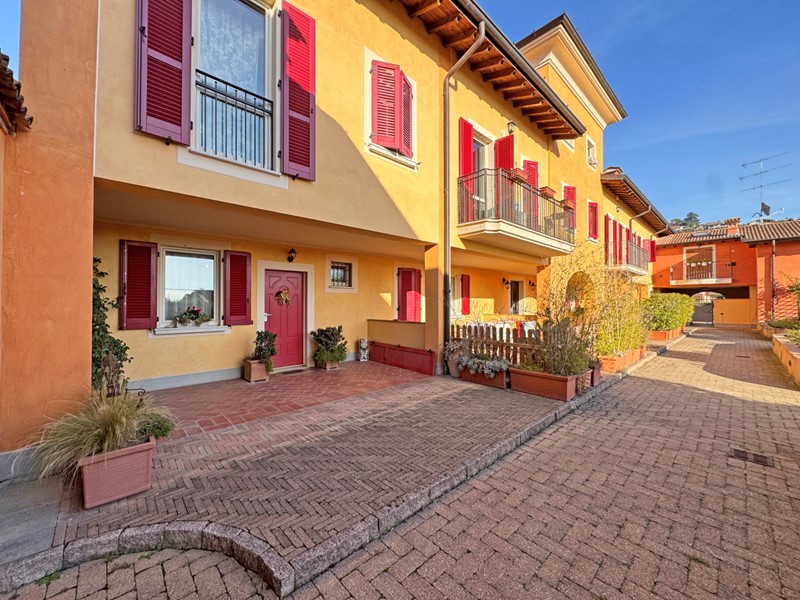 Casa Semi Indipendente in Vendita a Monticelli Brusati, 385'000&euro;, 188 m², con Box
