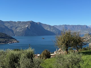 Appartamento in Vendita a Sale Marasino, 525'000&euro;, 110 m², con Box