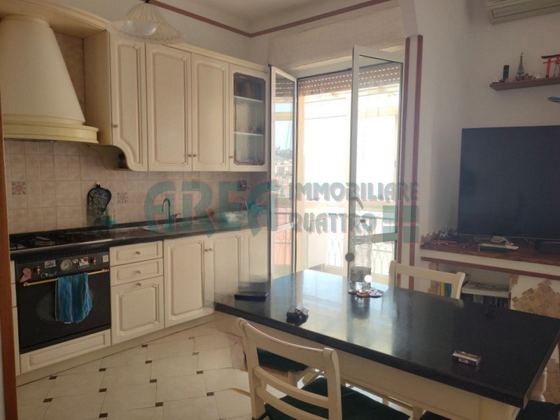 Trilocale in Vendita a Imperia, zona Oneglia, 169'000€, 75 m², arredato