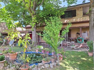 Appartamento in Vendita a Morlupo, 159'000&euro;, 115 m², con Box