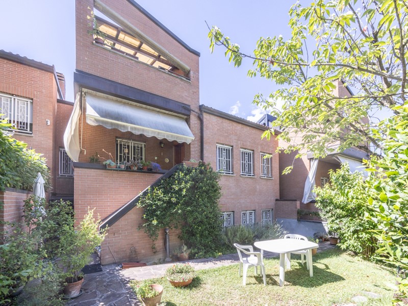 Appartamento in Vendita a Bologna, zona Ovest, 950'000€, 290 m², con Box