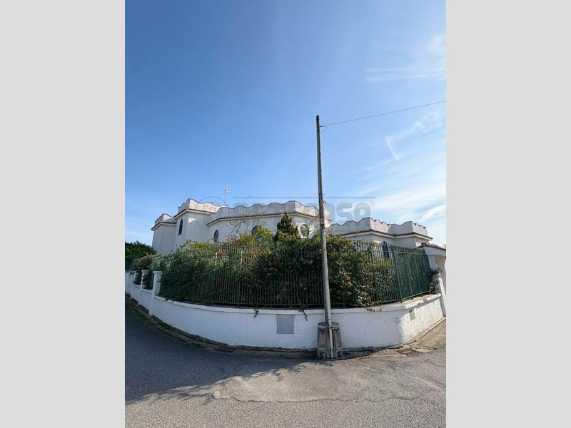 Villa in Vendita a Castel Volturno, 340'000&euro;, 