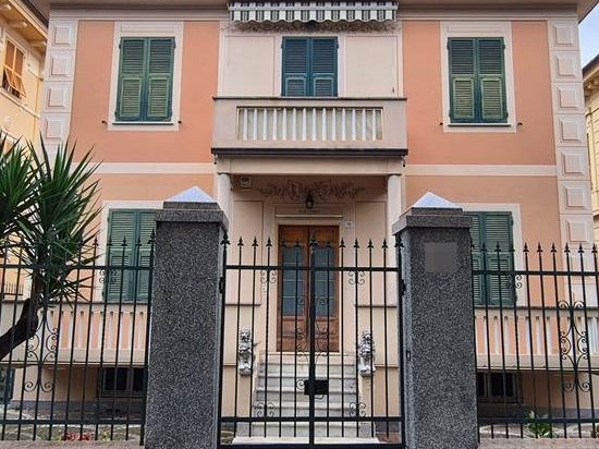Villa in Vendita a Chiavari, zona LUNGOMARE, 1'250'000&euro;, 400 m², arredato