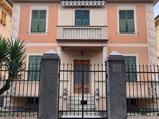 Villa in Vendita a Chiavari, zona LUNGOMARE, 1'250'000&euro;, 400 m², arredato