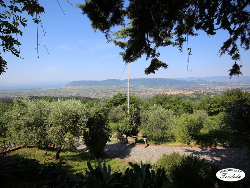 Casa Indipendente in Vendita a Castelnuovo Magra, 498'000€, 500 m²