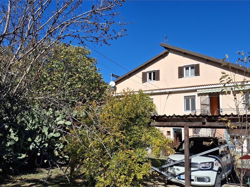 Villa in Vendita a Vallecrosia, 390'000&euro;, 200 m²