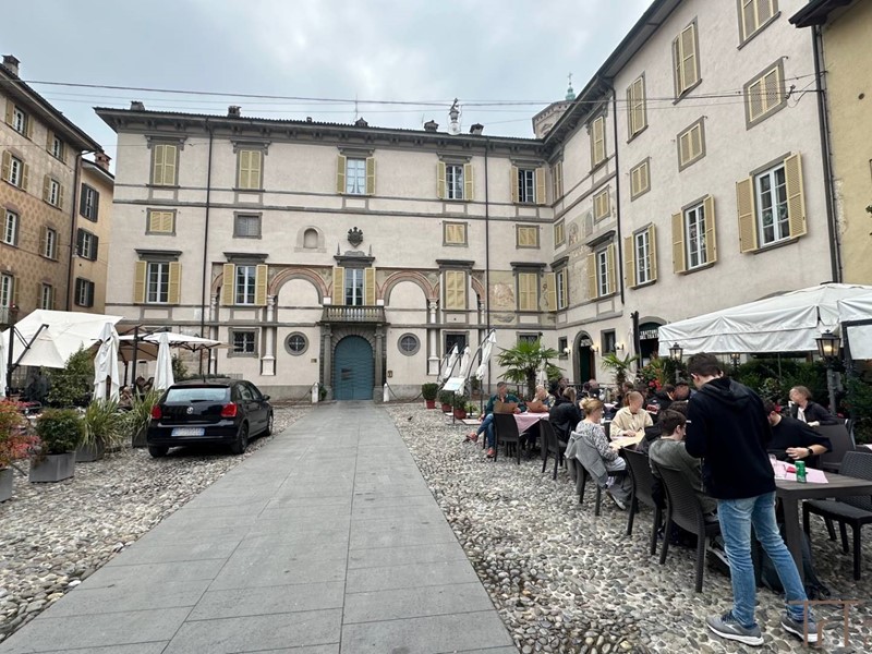 Appartamento in Vendita a Bergamo, 480'000€, 180 m²