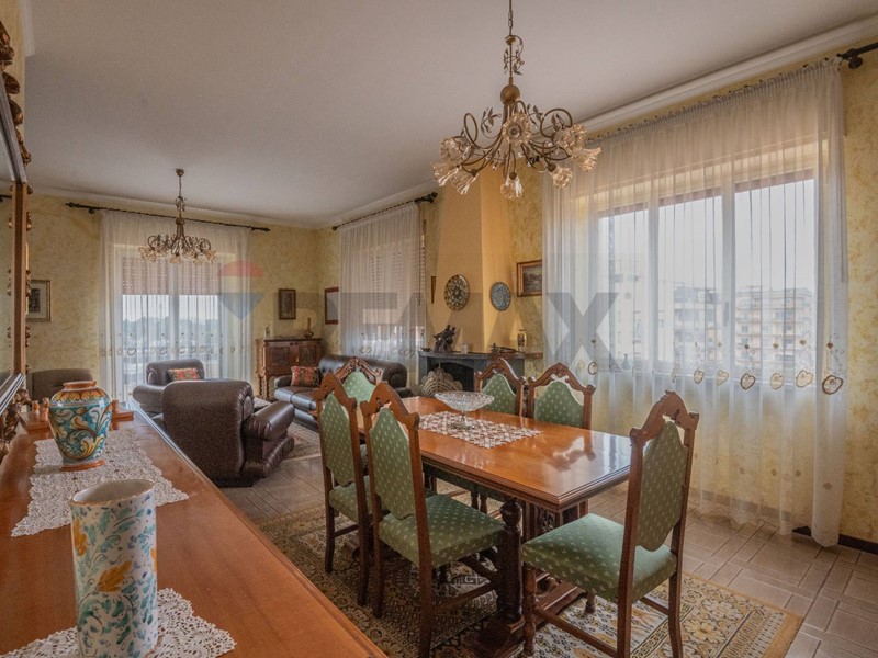 Appartamento in Vendita a Caltagirone, 105'000&euro;, 144 m²
