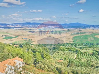 Appartamento in Vendita a Castiglione d'Orcia, 150'000€, 140 m²