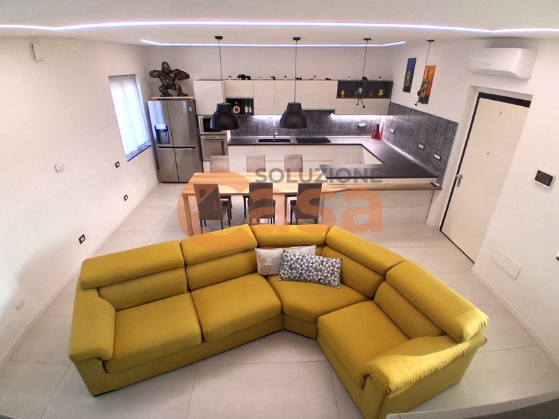 Casa Indipendente in Vendita a Somaglia, 283'000€, 240 m²